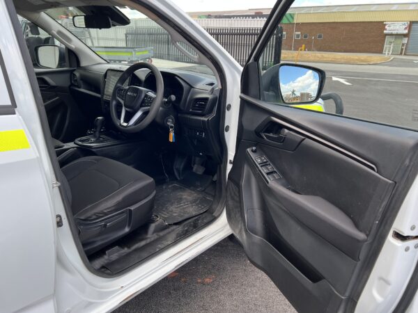 2021 Isuzu DMAX Tray Back Ute - 1HIU840 - Image 9