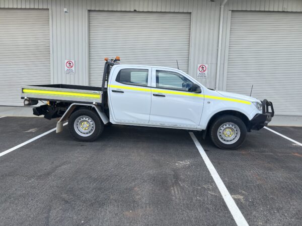 2021 Isuzu DMAX Tray Back Ute - 1HIU840 - Image 4