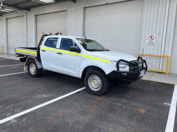 2021 Isuzu DMAX Tray Back Ute - 1HIU840 - Image 2