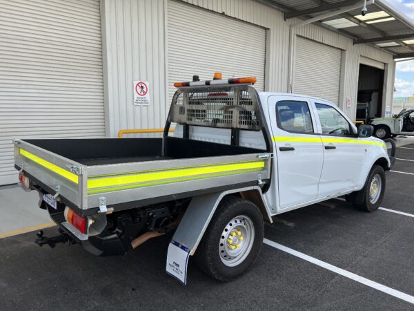 2021 Isuzu DMAX Tray Back Ute - 1HIU840 - Image 6