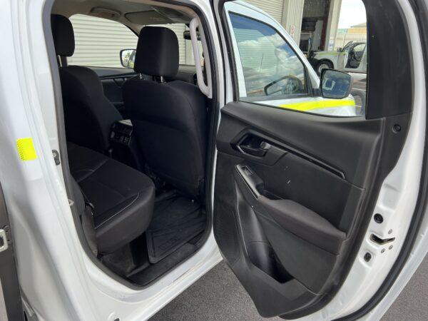 2021 Isuzu DMAX Tray Back Ute - 1HIU840 - Image 11