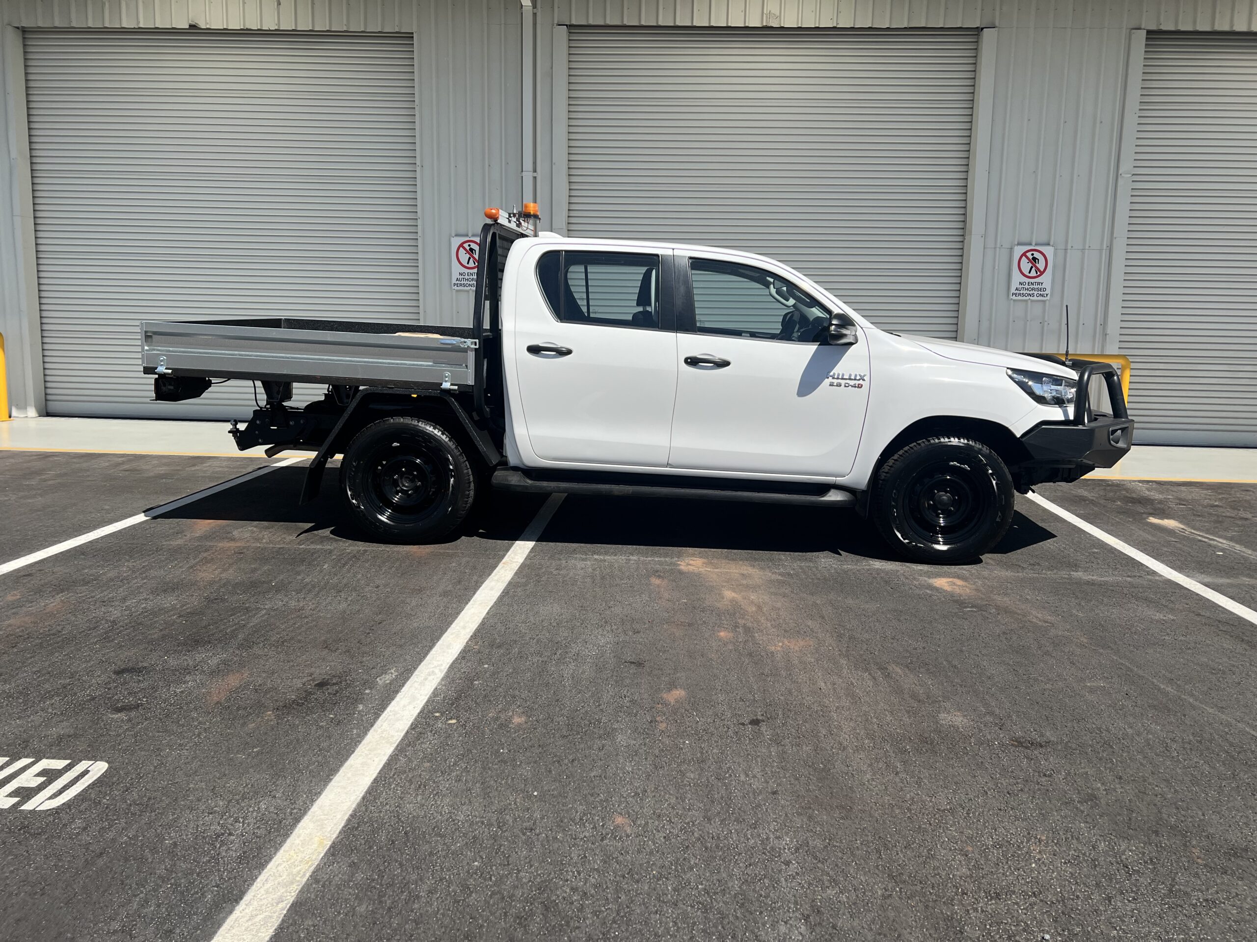 2022 Toyota Hilux Tray Back Ute - 1HOY072 - Image 3