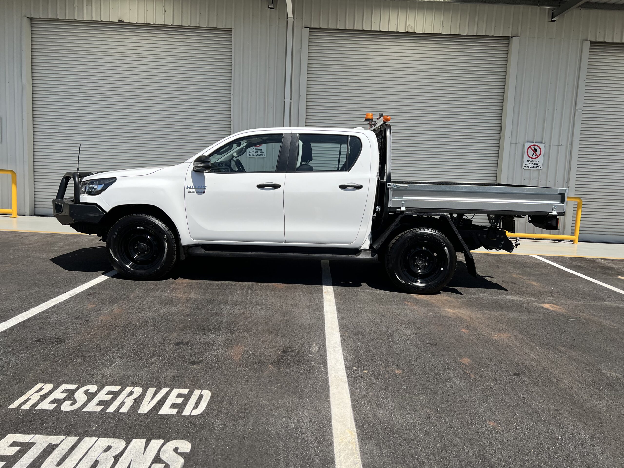 2022 Toyota Hilux Tray Back Ute - 1HOY072 - Image 4