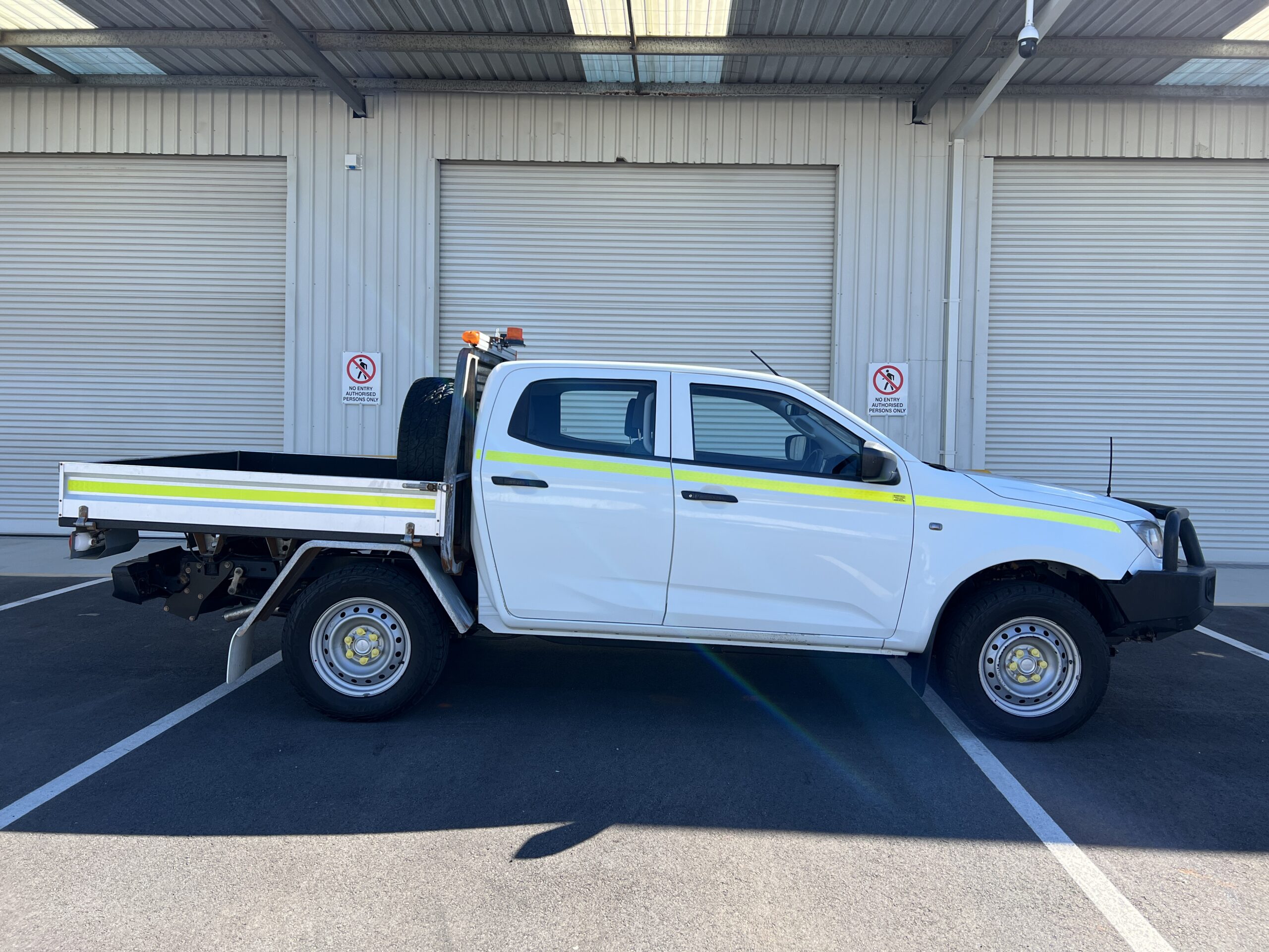 2022 Isuzu D-Max 4WD Dual Cab Tray Back - 1HTB679 - Image 4