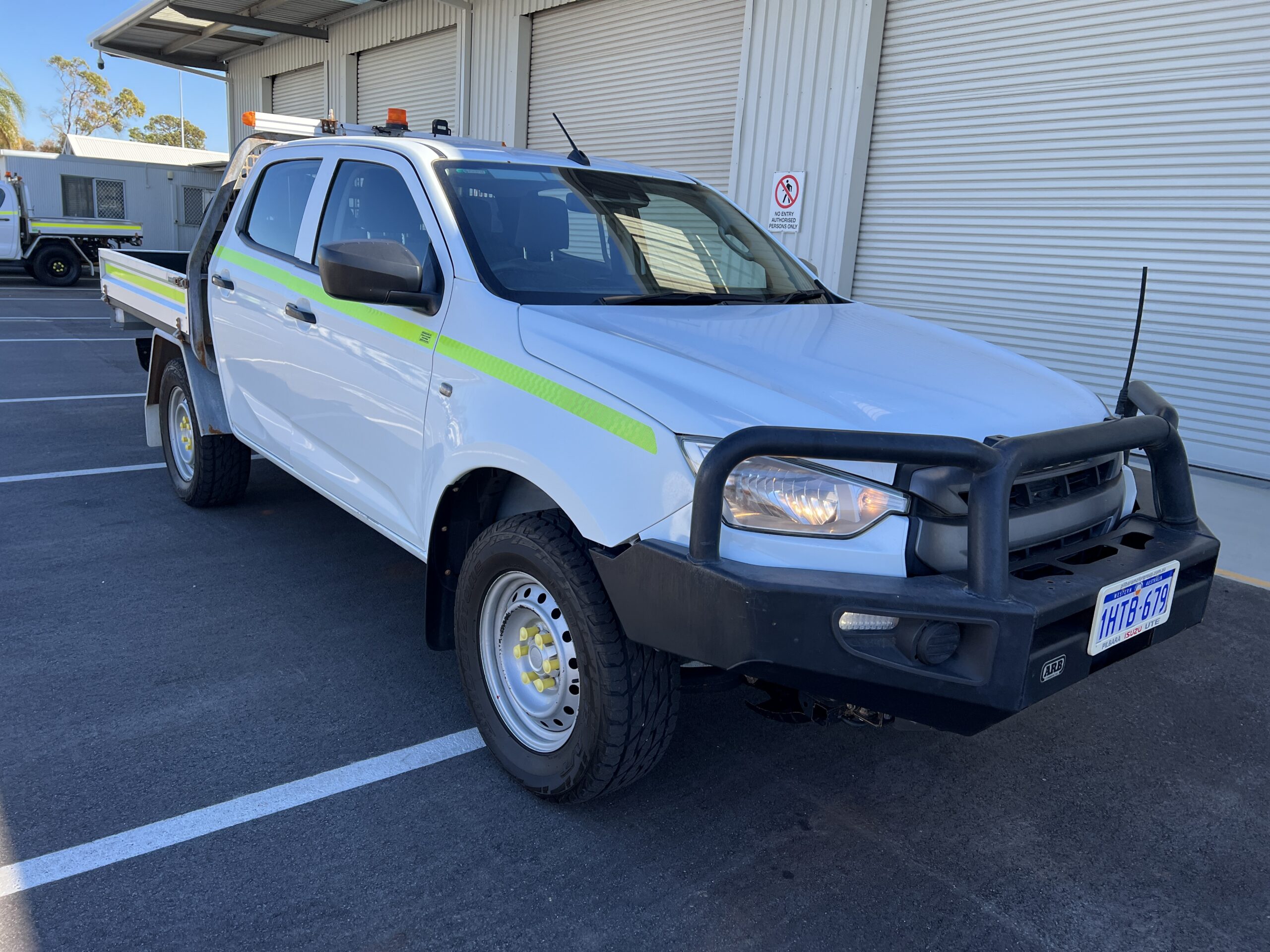 2022 Isuzu D-Max 4WD Dual Cab Tray Back - 1HTB679 - Image 3