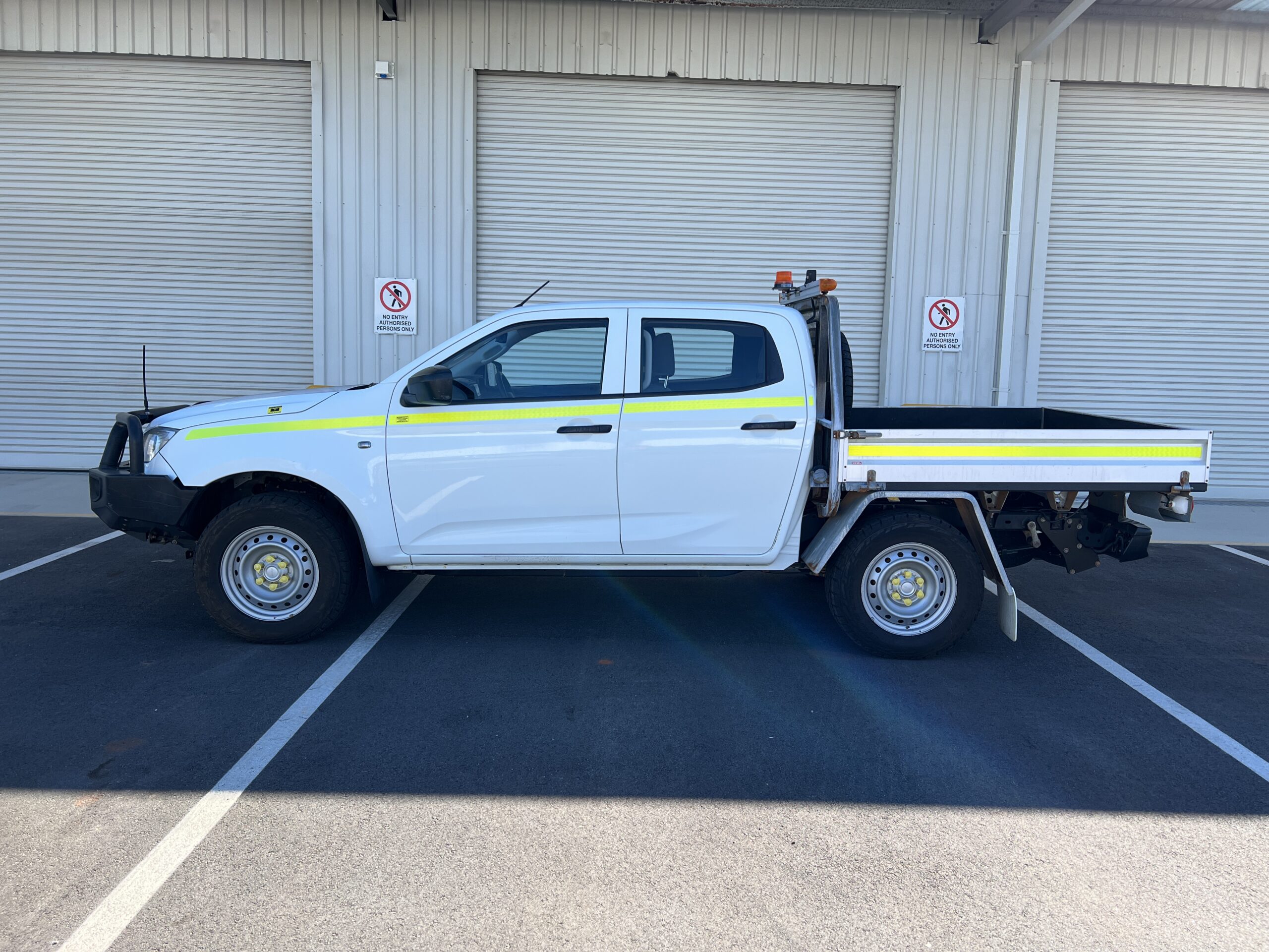 2022 Isuzu D-Max 4WD Dual Cab Tray Back - 1HTB679 - Image 5