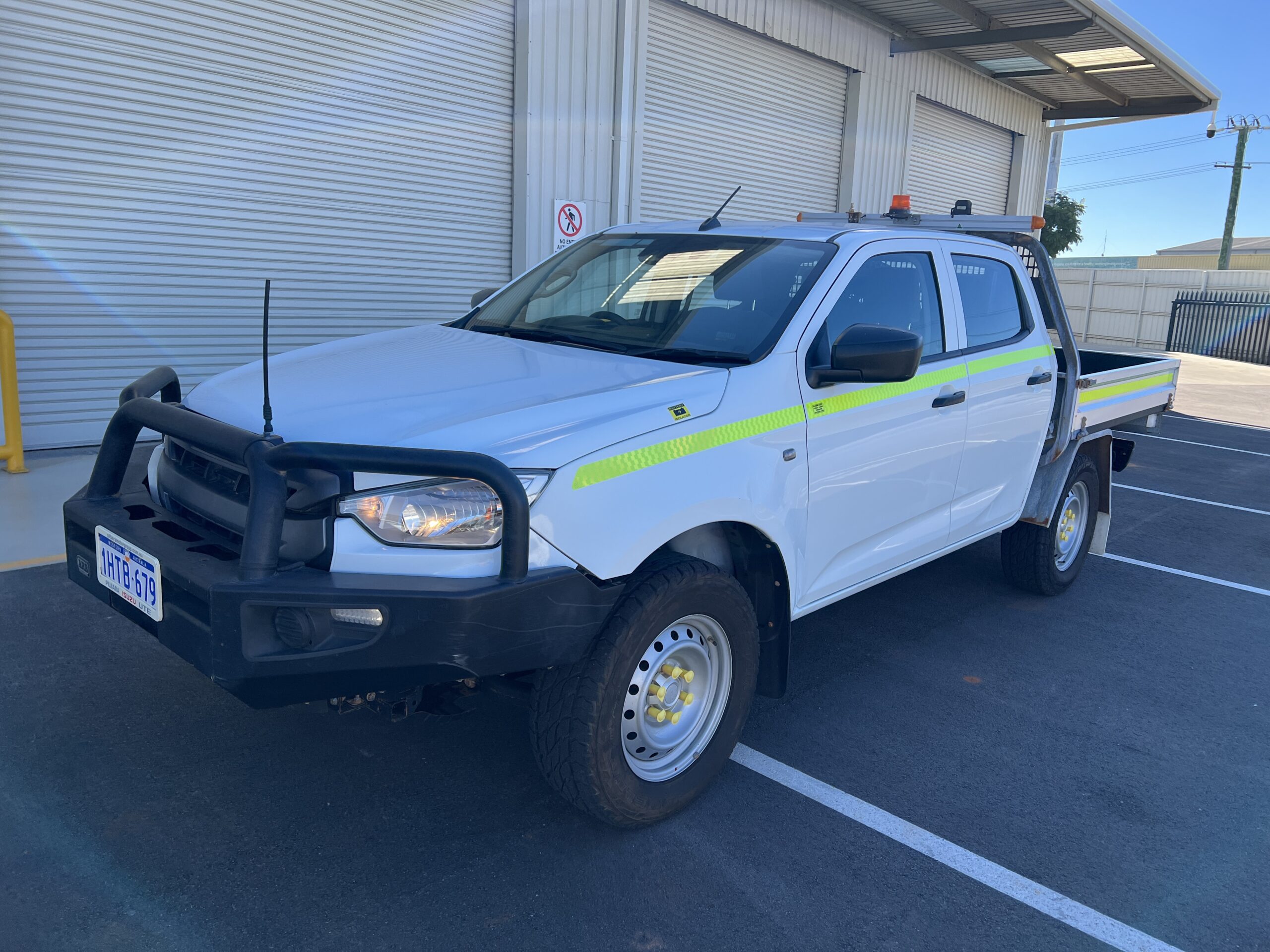 2022 Isuzu D-Max 4WD Dual Cab Tray Back - 1HTB679 - Image 2