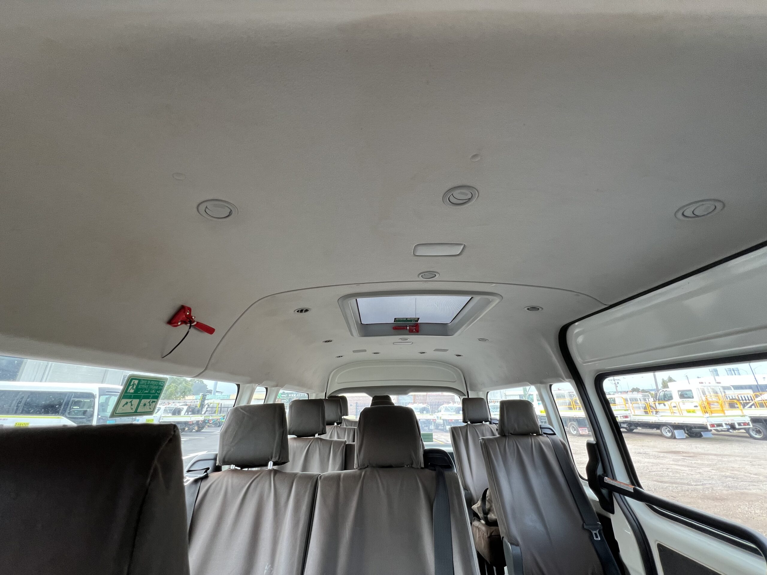 2019 12 Seat Toyota Commuter - 1GUS504 - Image 10