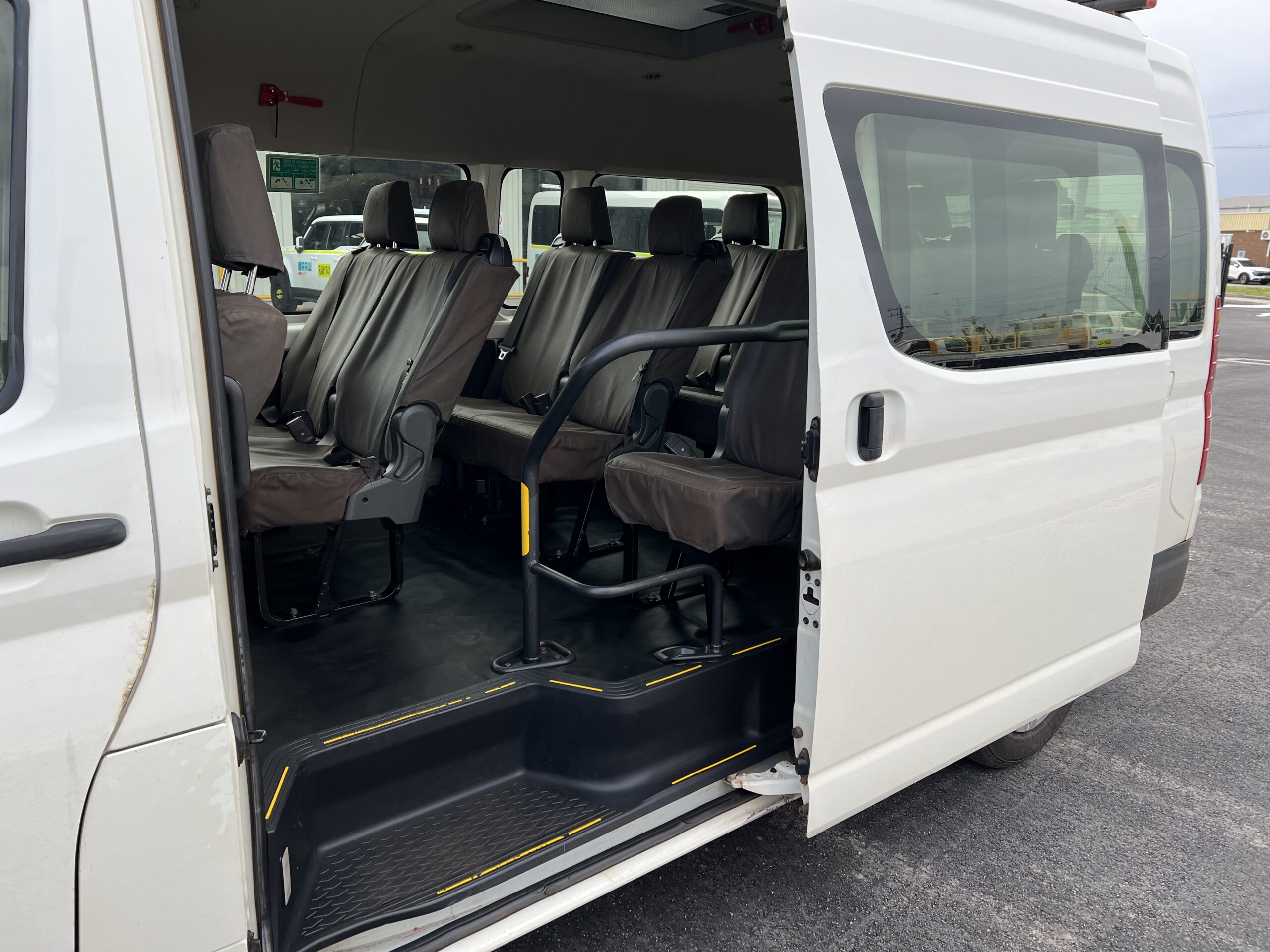 2019 12 Seat Toyota Commuter - 1GUS504 - Image 7