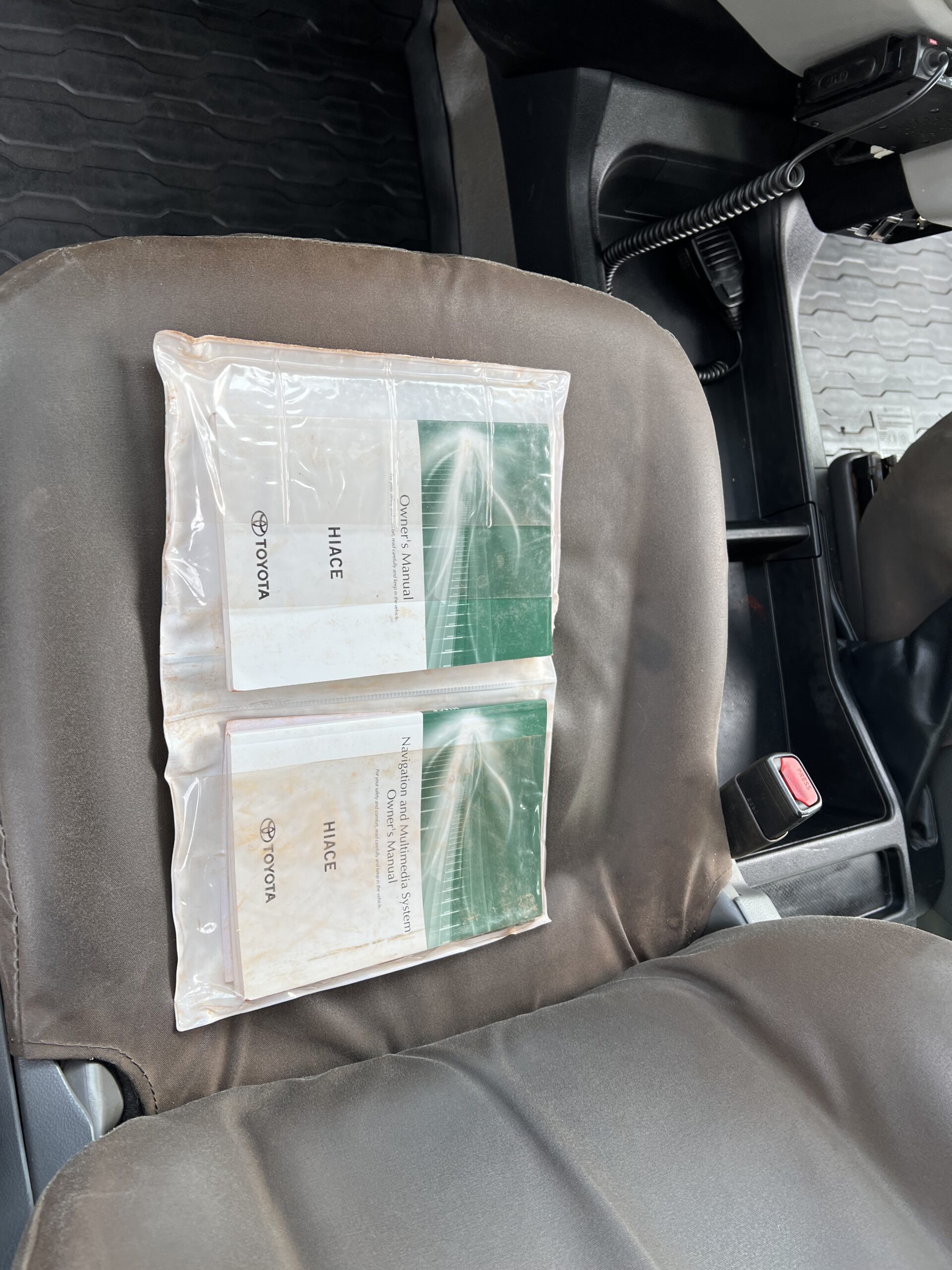 2019 12 Seat Toyota Commuter - 1GUS504 - Image 6