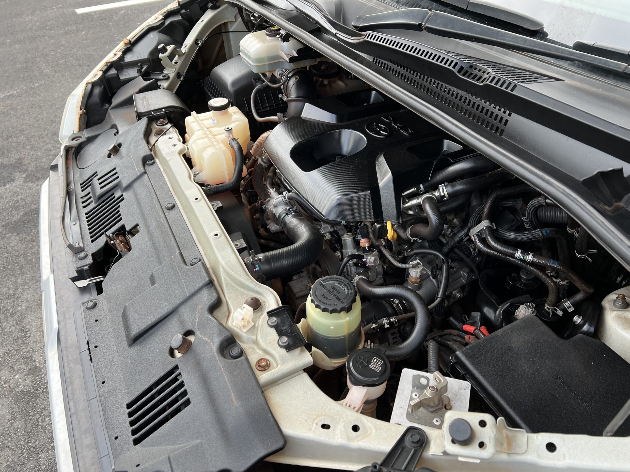 2019 12 Seat Toyota Commuter - 1GUS504 - Image 16