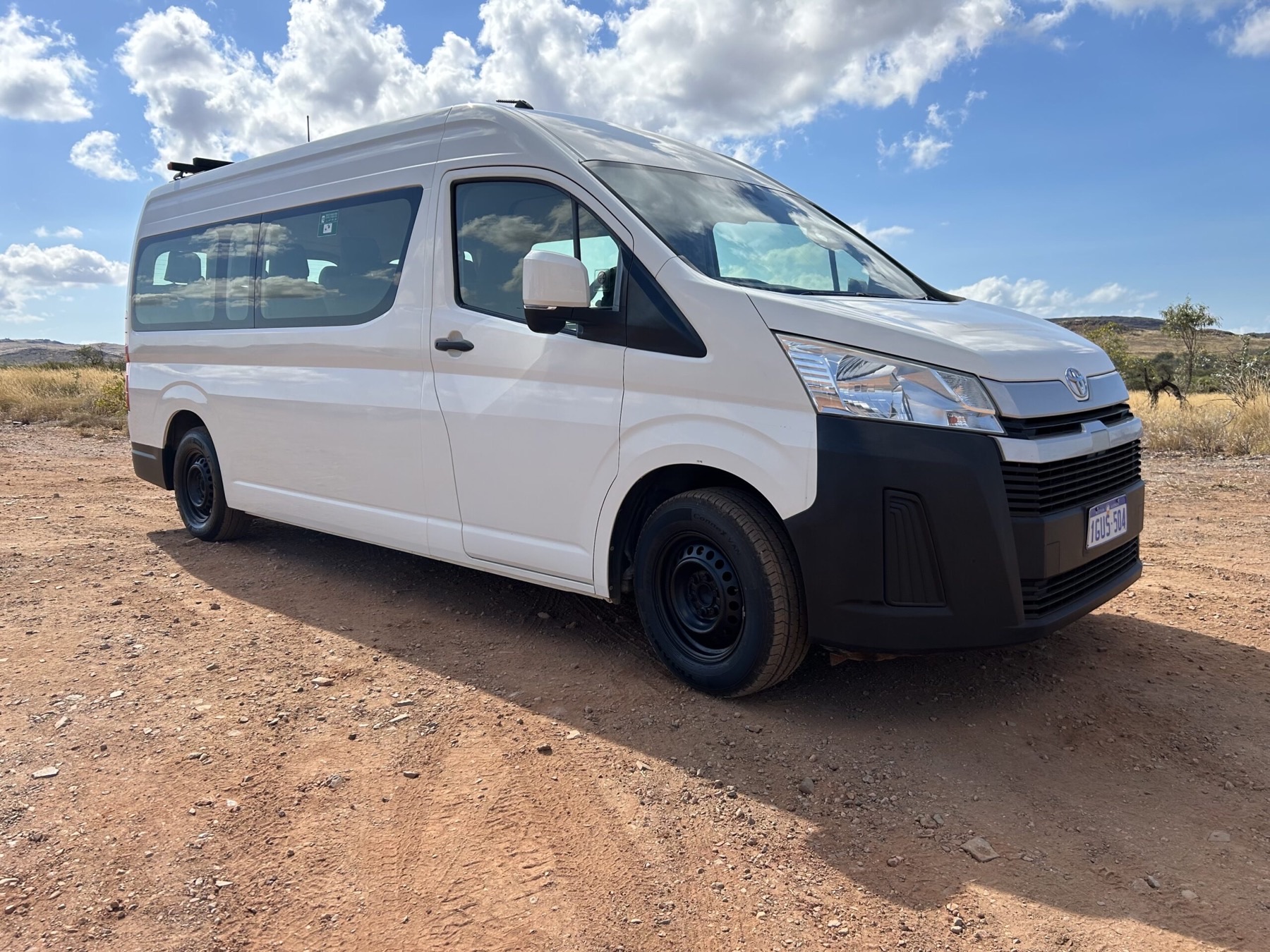 2019 12 Seat Toyota Commuter - 1GUS504