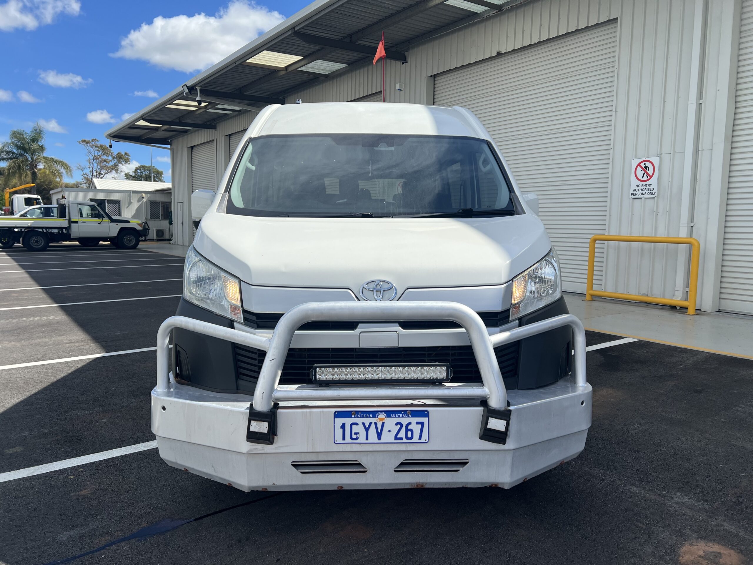 2020 12 Seat Toyota Commuter - 1GYV267 - Image 4