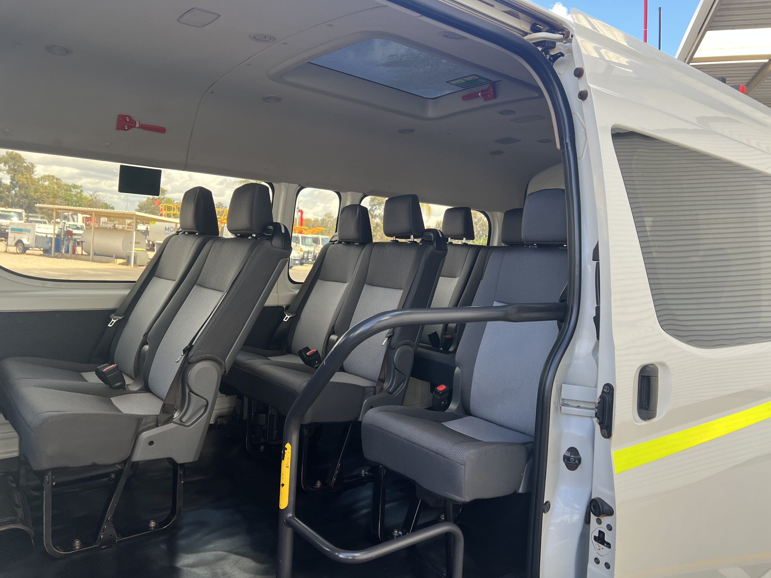 2020 12 Seat Toyota Commuter - 1GYV267 - Image 22