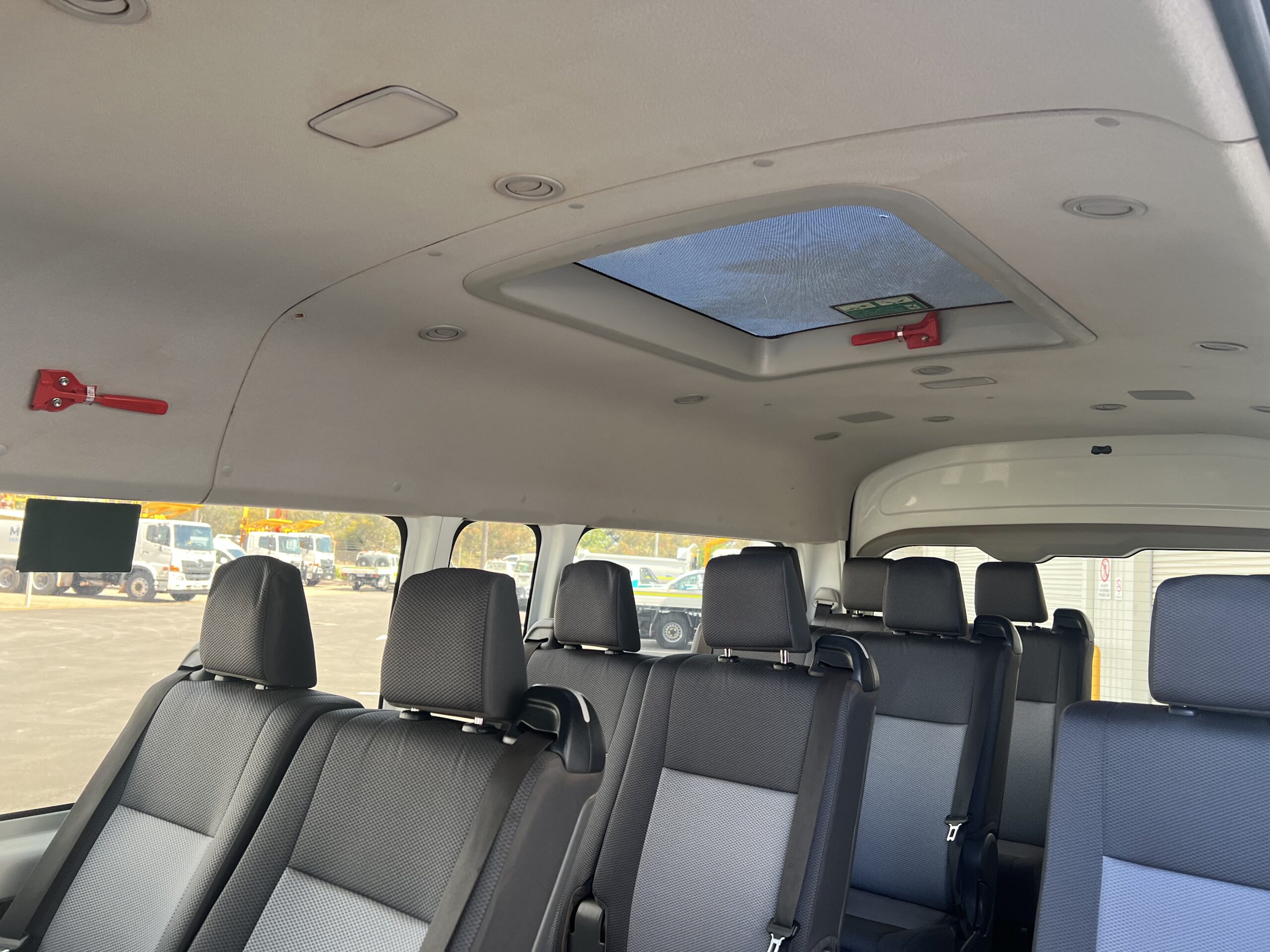 2020 12 Seat Toyota Commuter - 1GYV267 - Image 23