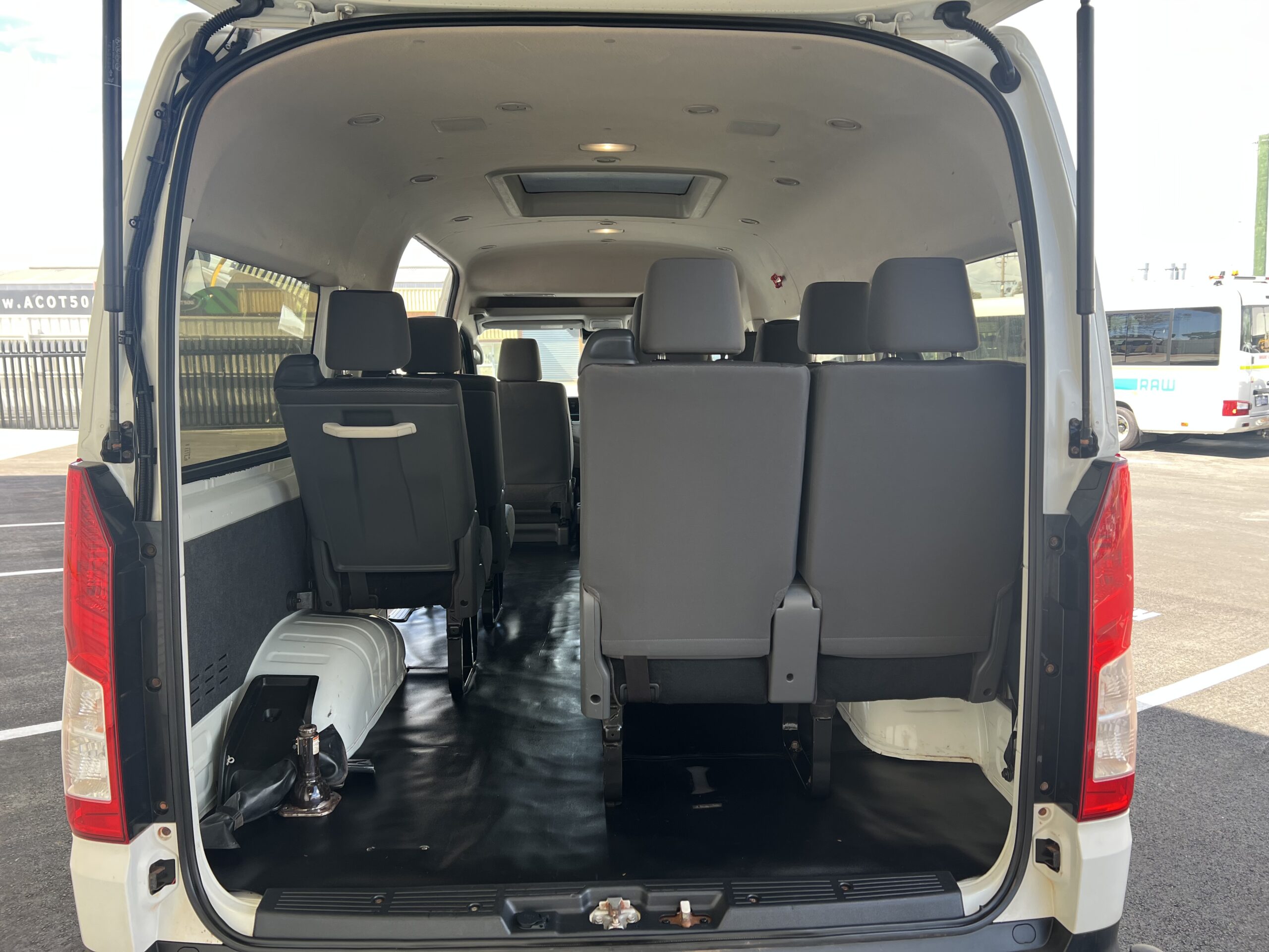 2020 12 Seat Toyota Commuter - 1GYV267 - Image 17