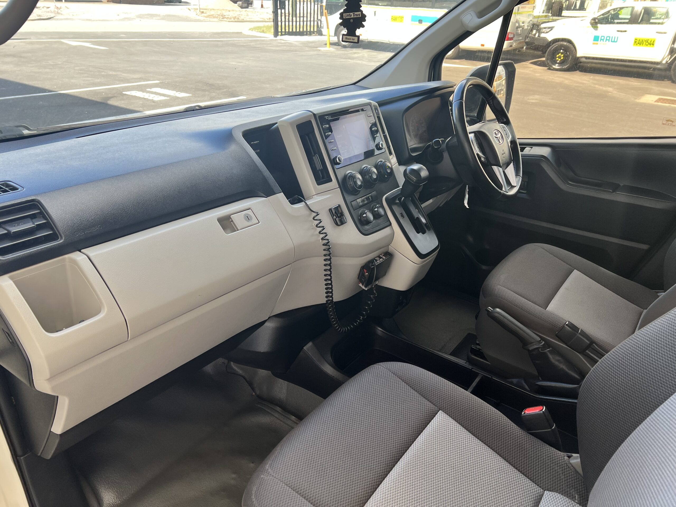 2020 12 Seat Toyota Commuter - 1GYV267 - Image 20