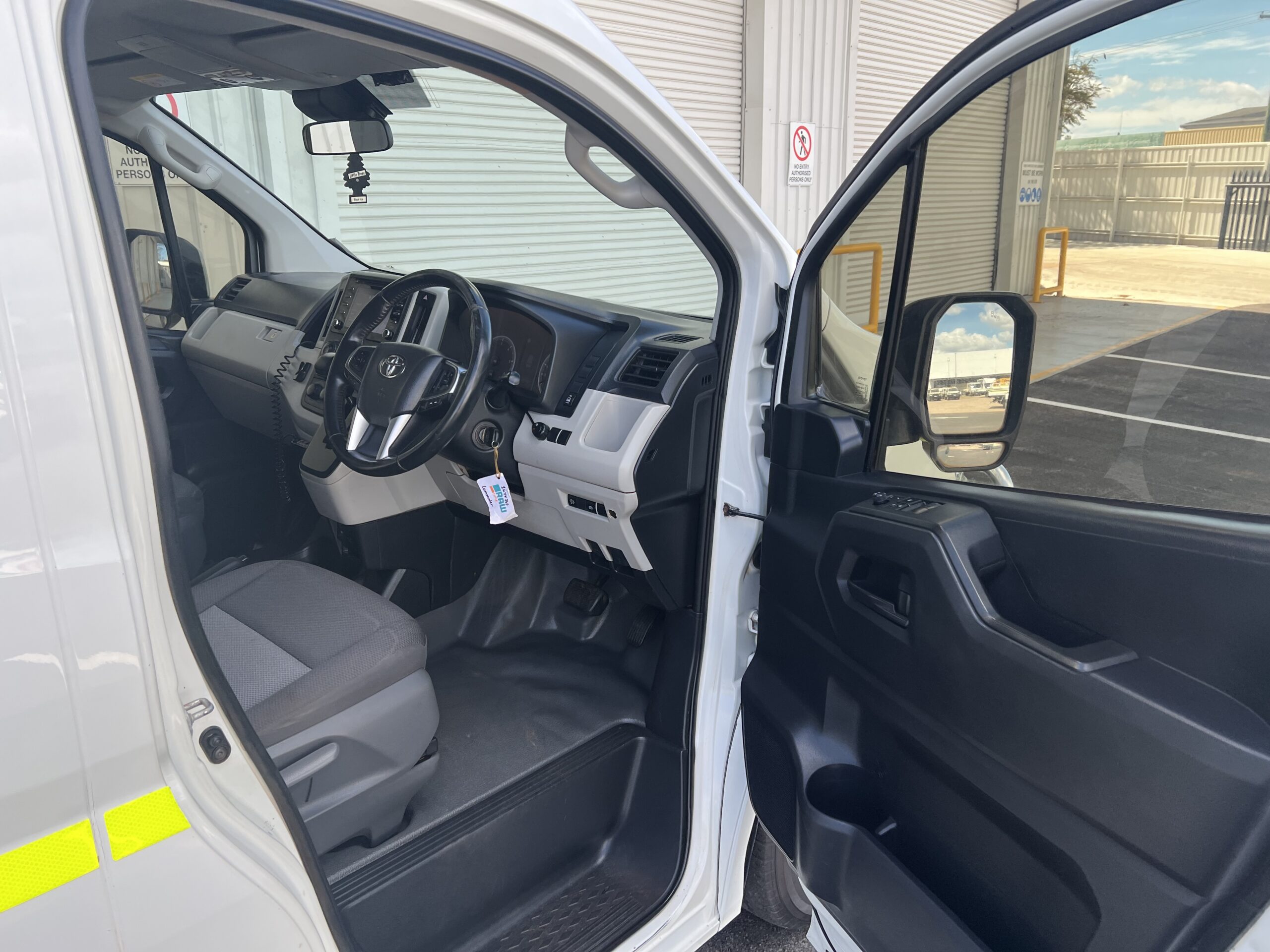 2020 12 Seat Toyota Commuter - 1GYV267 - Image 14