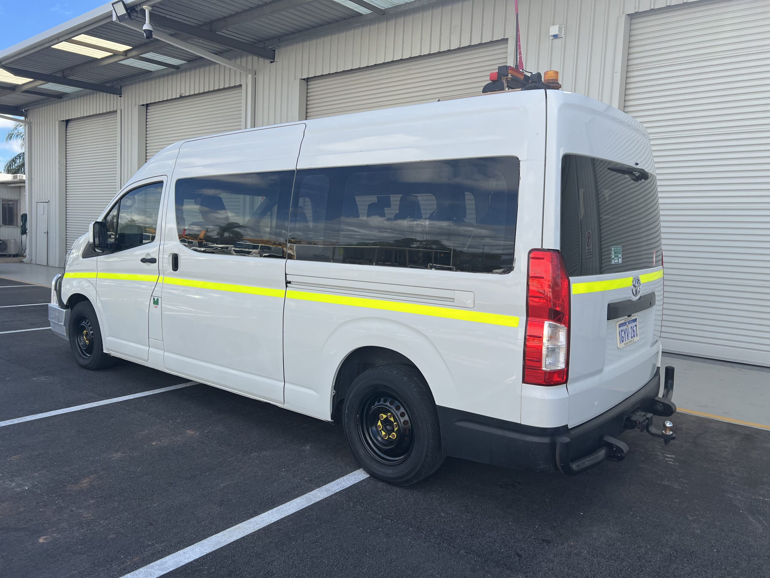 2020 12 Seat Toyota Commuter - 1GYV267 - Image 9