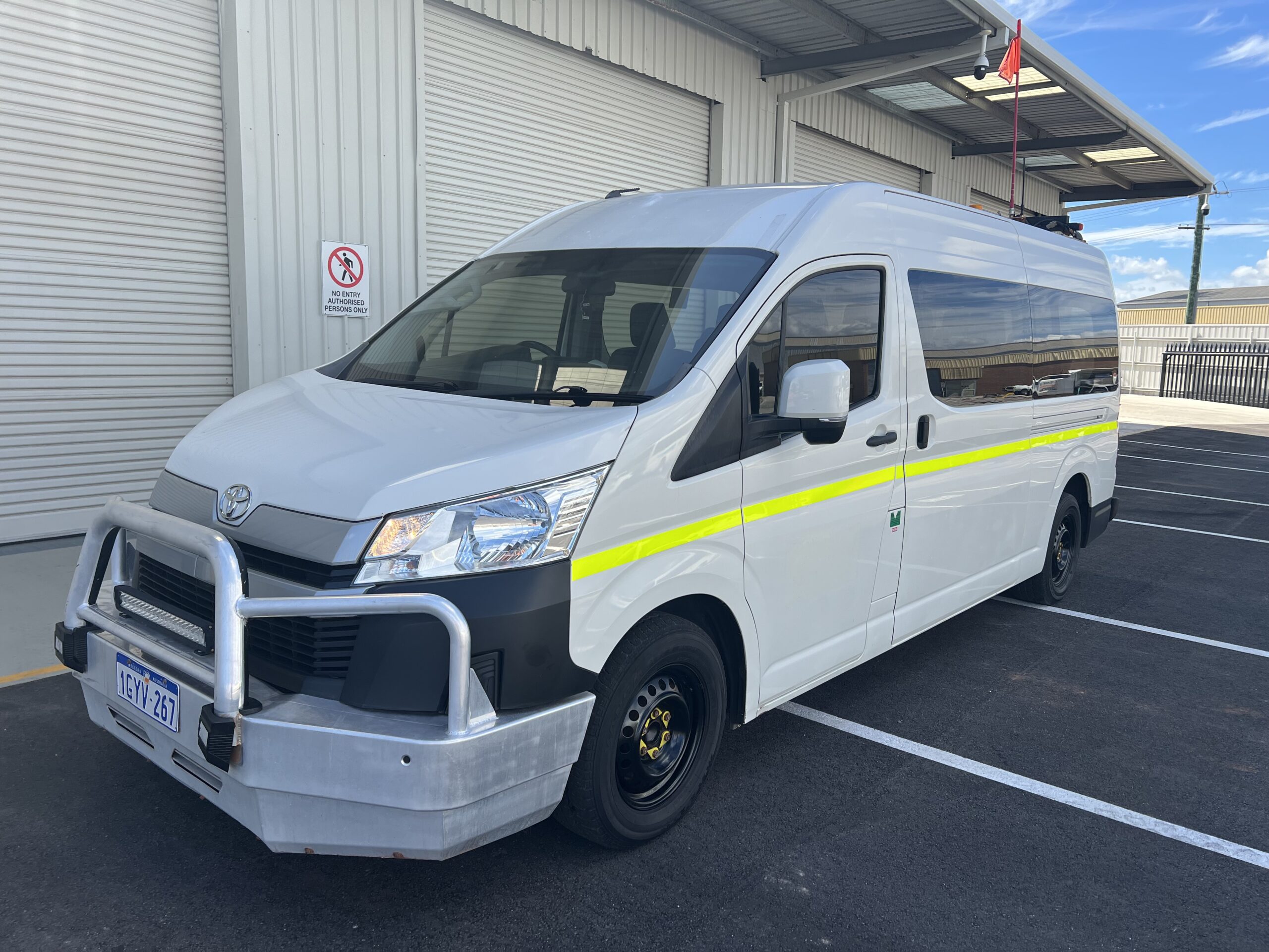 2020 12 Seat Toyota Commuter - 1GYV267 - Image 3