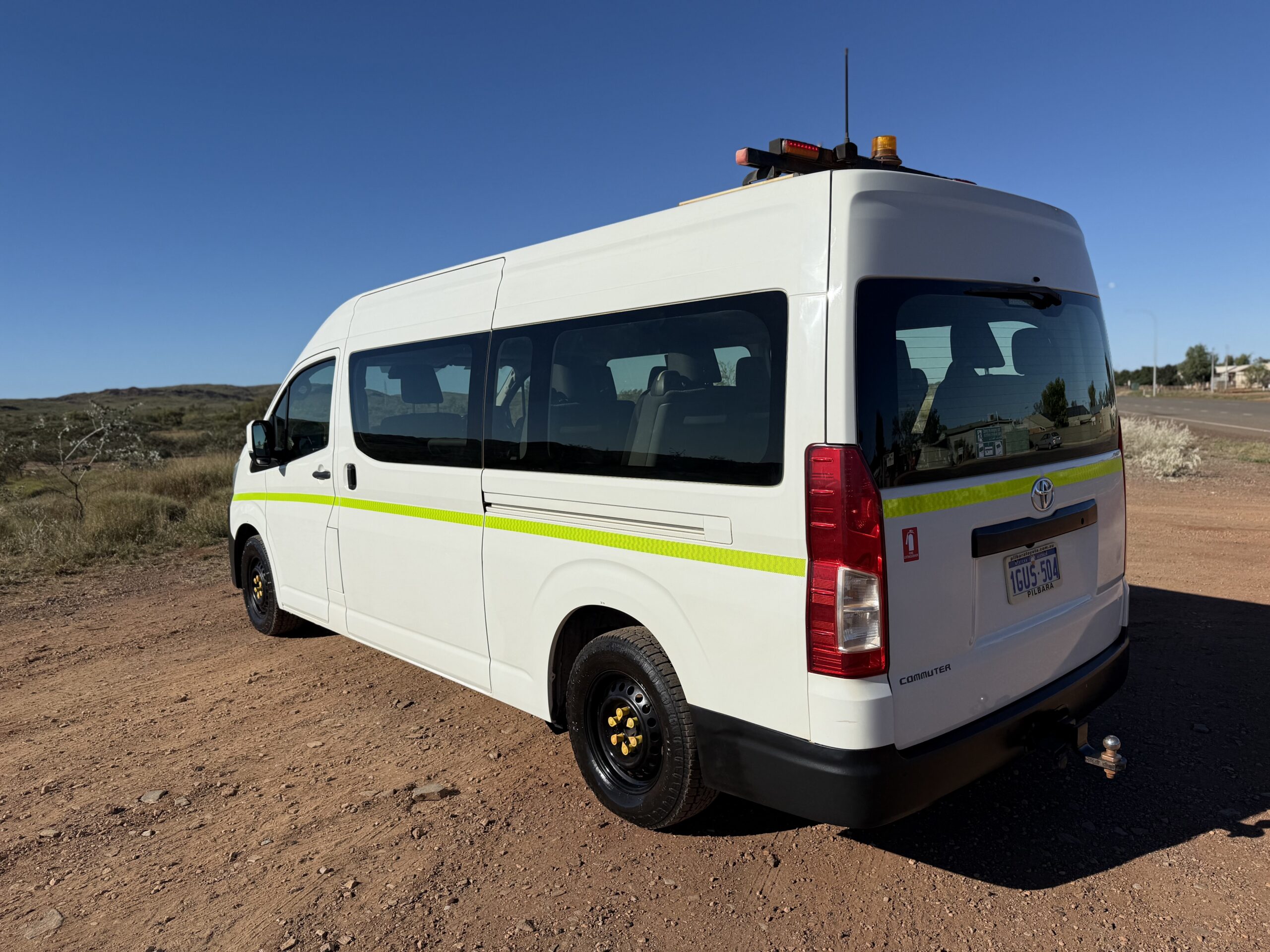 2020 12 Seat Commuter - 1GUS504 - Image 4
