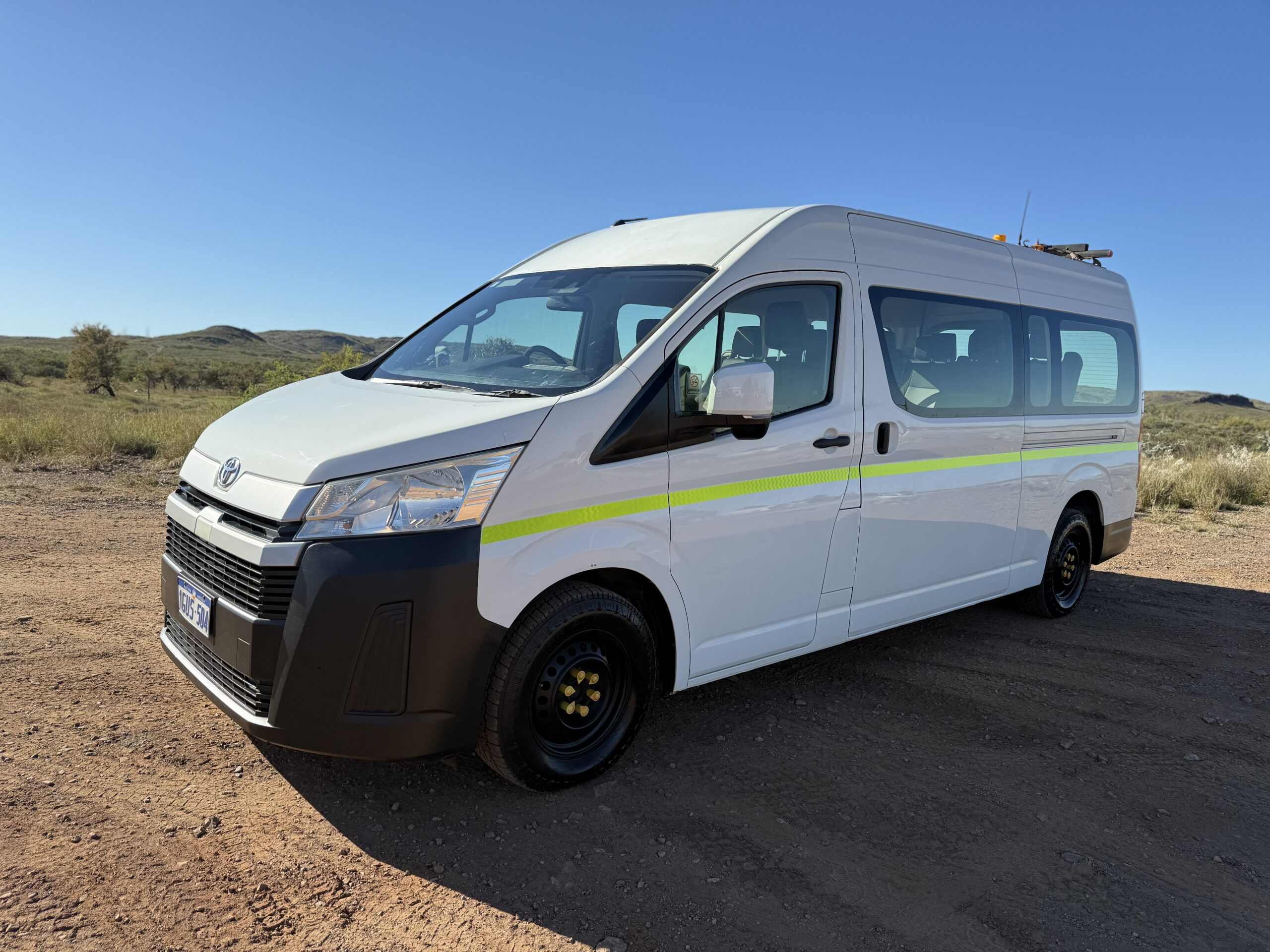 2020 12 Seat Commuter - 1GUS504 - Image 3