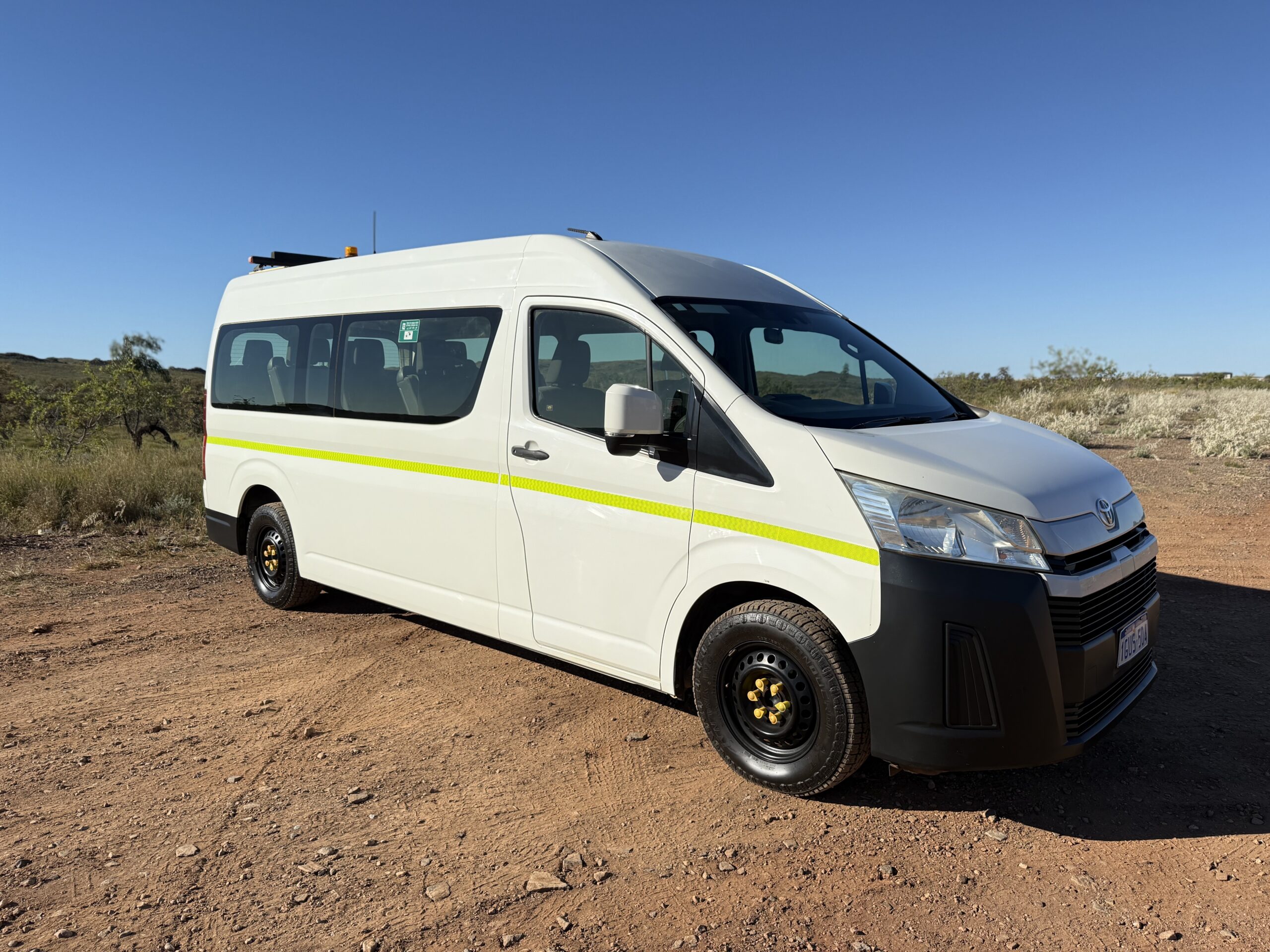 2020 12 Seat Commuter - 1GUS504
