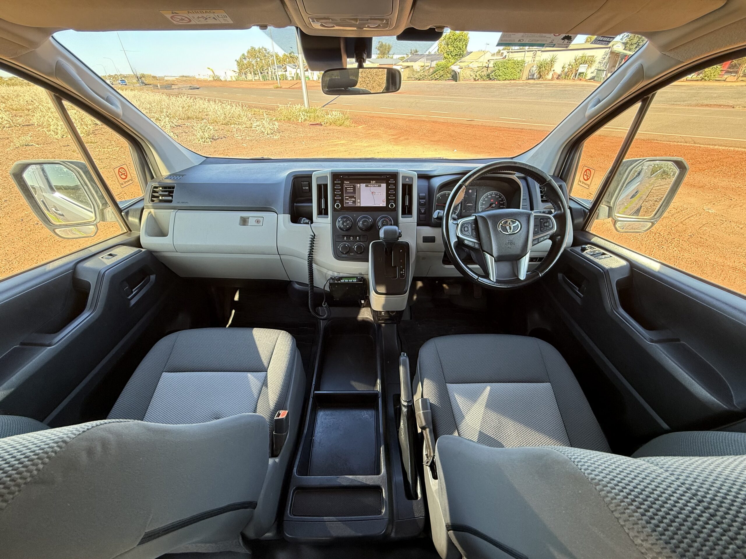 2020 12 Seat Commuter - 1GUS504 - Image 7