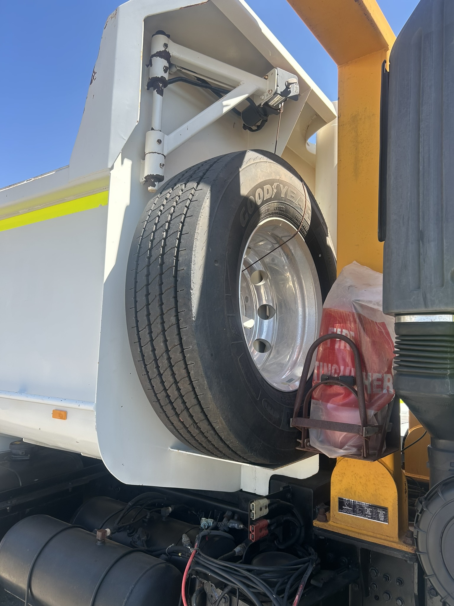 2017 12T Tipper Truck - 1IMI708 - Image 8