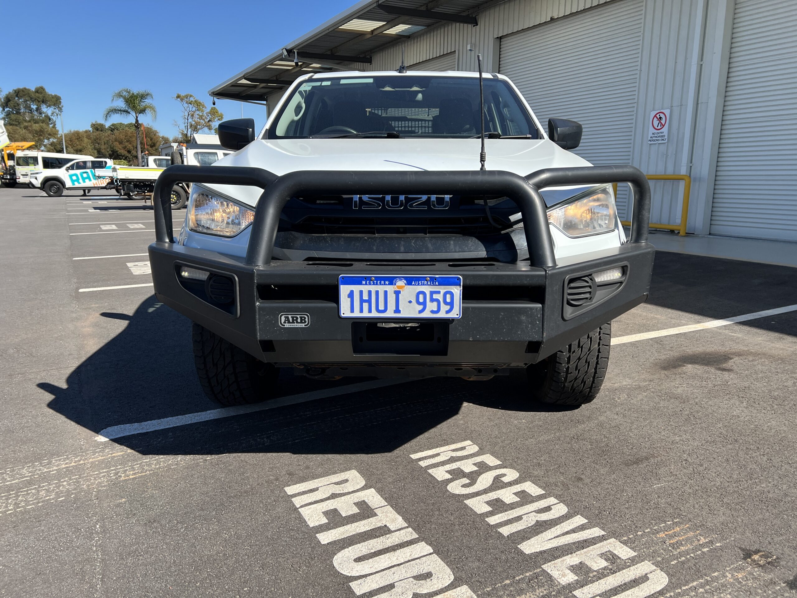 2022 Isuzu DMAX Tray Back Ute - 1HUI959 - Image 3