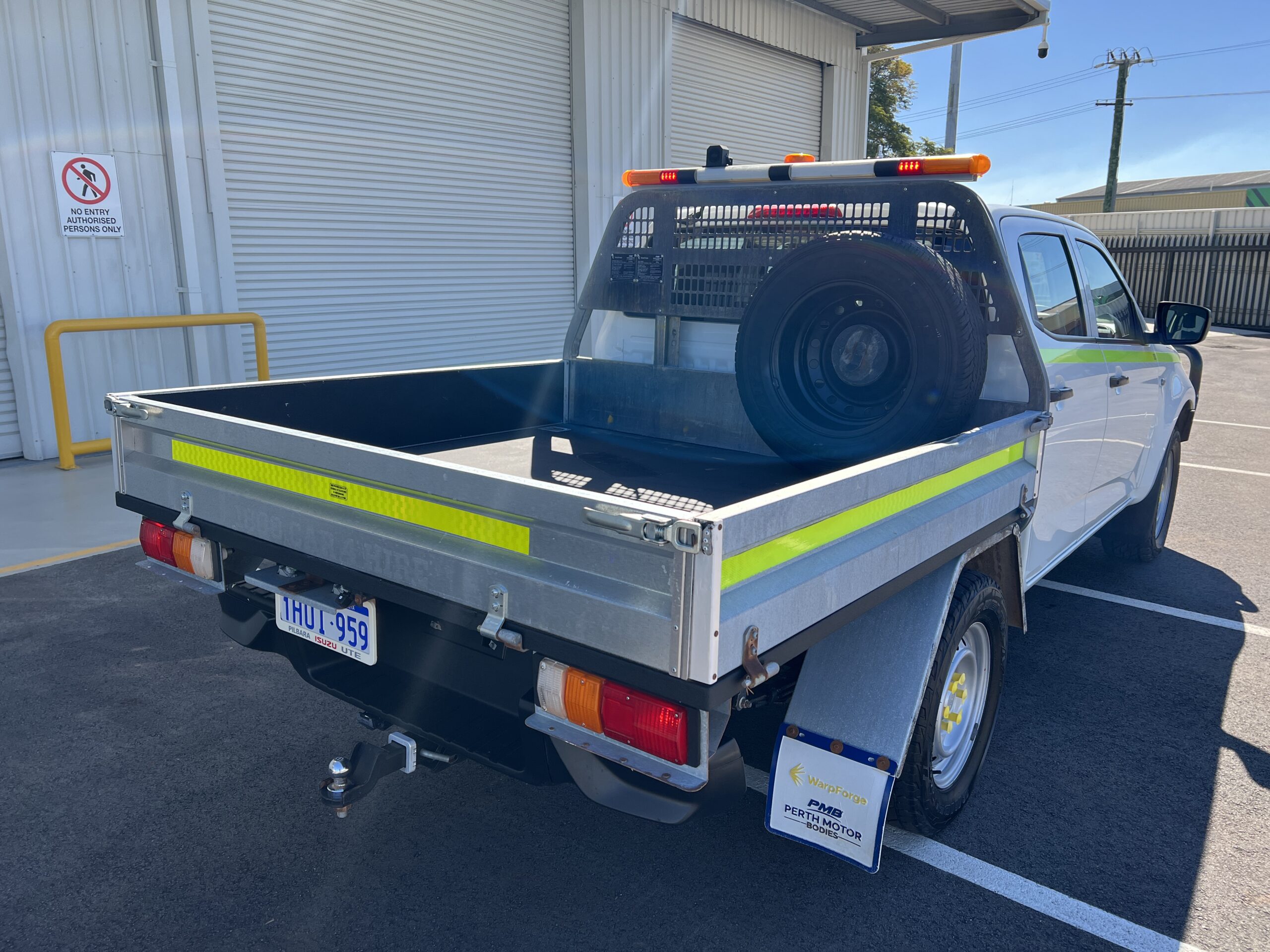 2022 Isuzu DMAX Tray Back Ute - 1HUI959 - Image 8