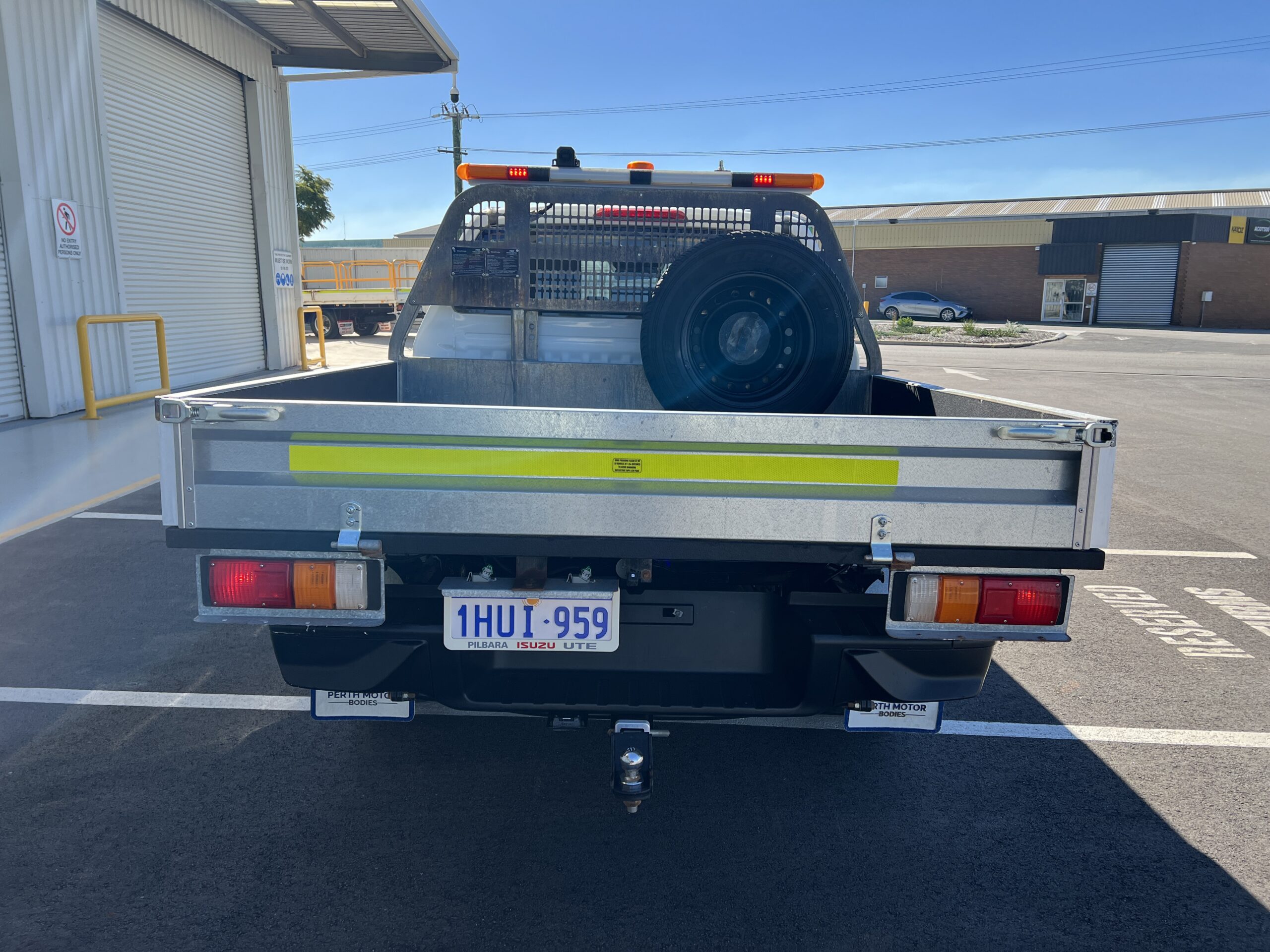 2022 Isuzu DMAX Tray Back Ute - 1HUI959 - Image 6