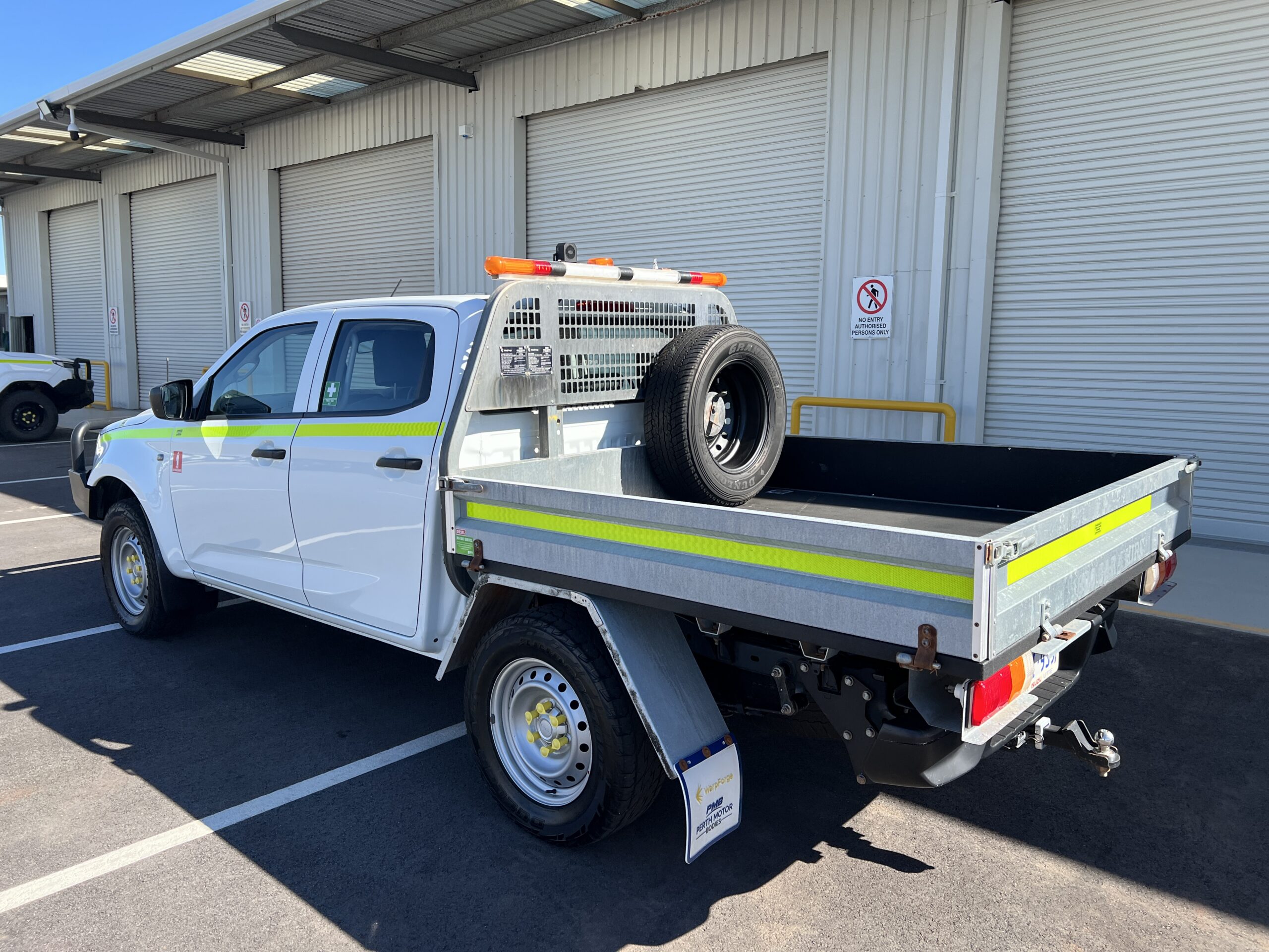 2022 Isuzu DMAX Tray Back Ute - 1HUI959 - Image 7