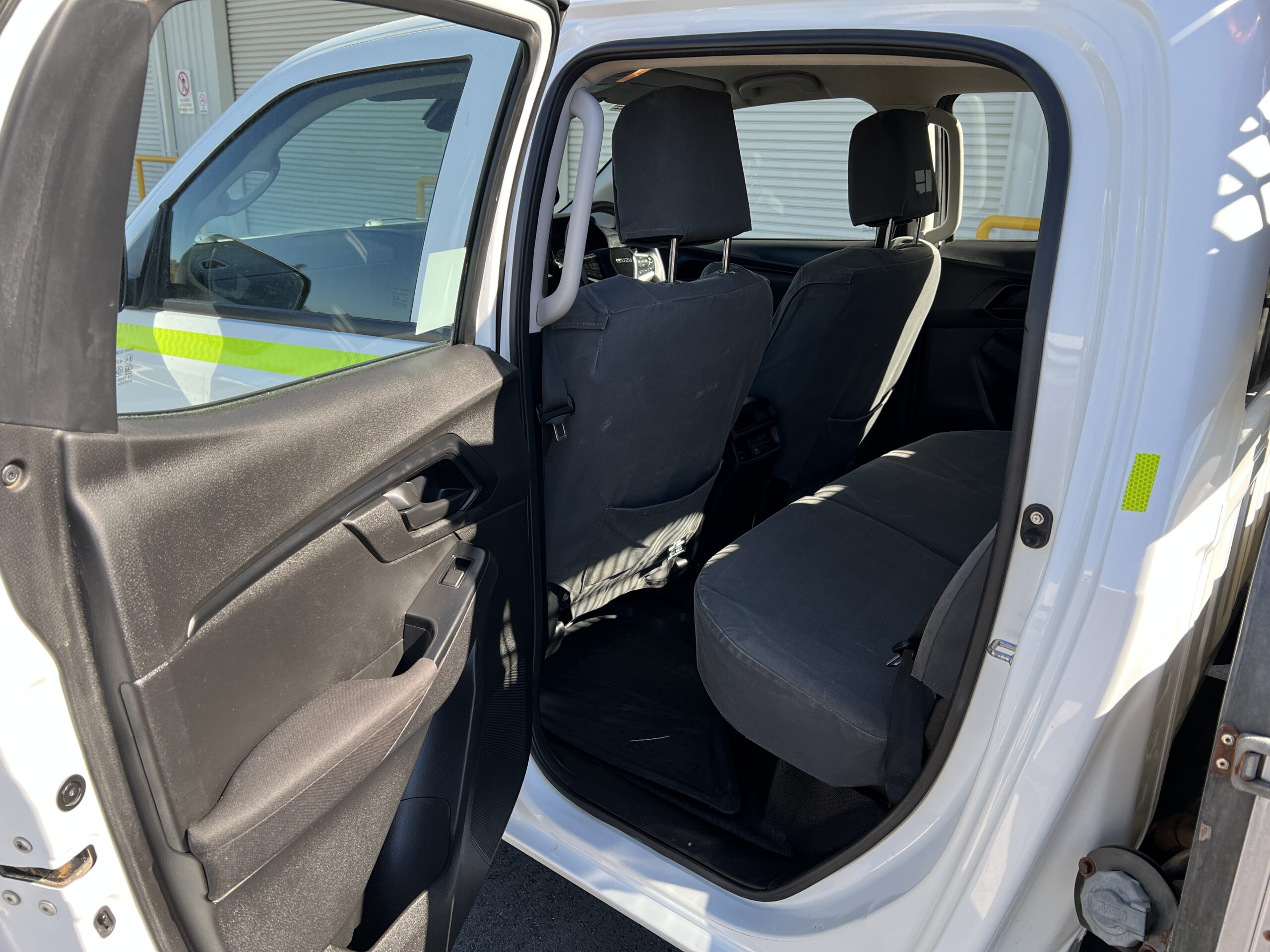 2022 Isuzu DMAX Tray Back Ute - 1HUI959 - Image 11