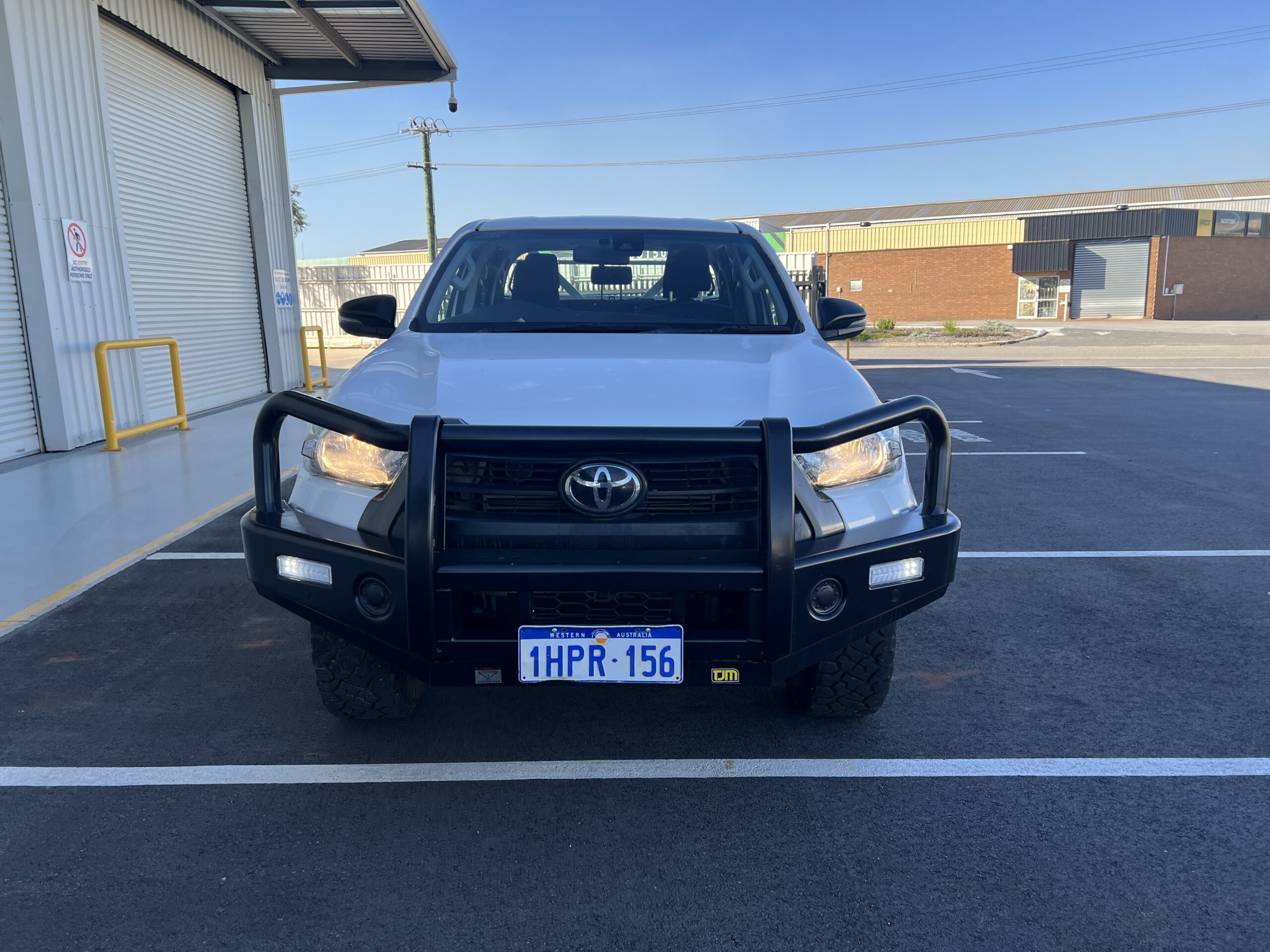 2022 Toyota Hilux Dual Cab Tray – 1HPR156 image 3