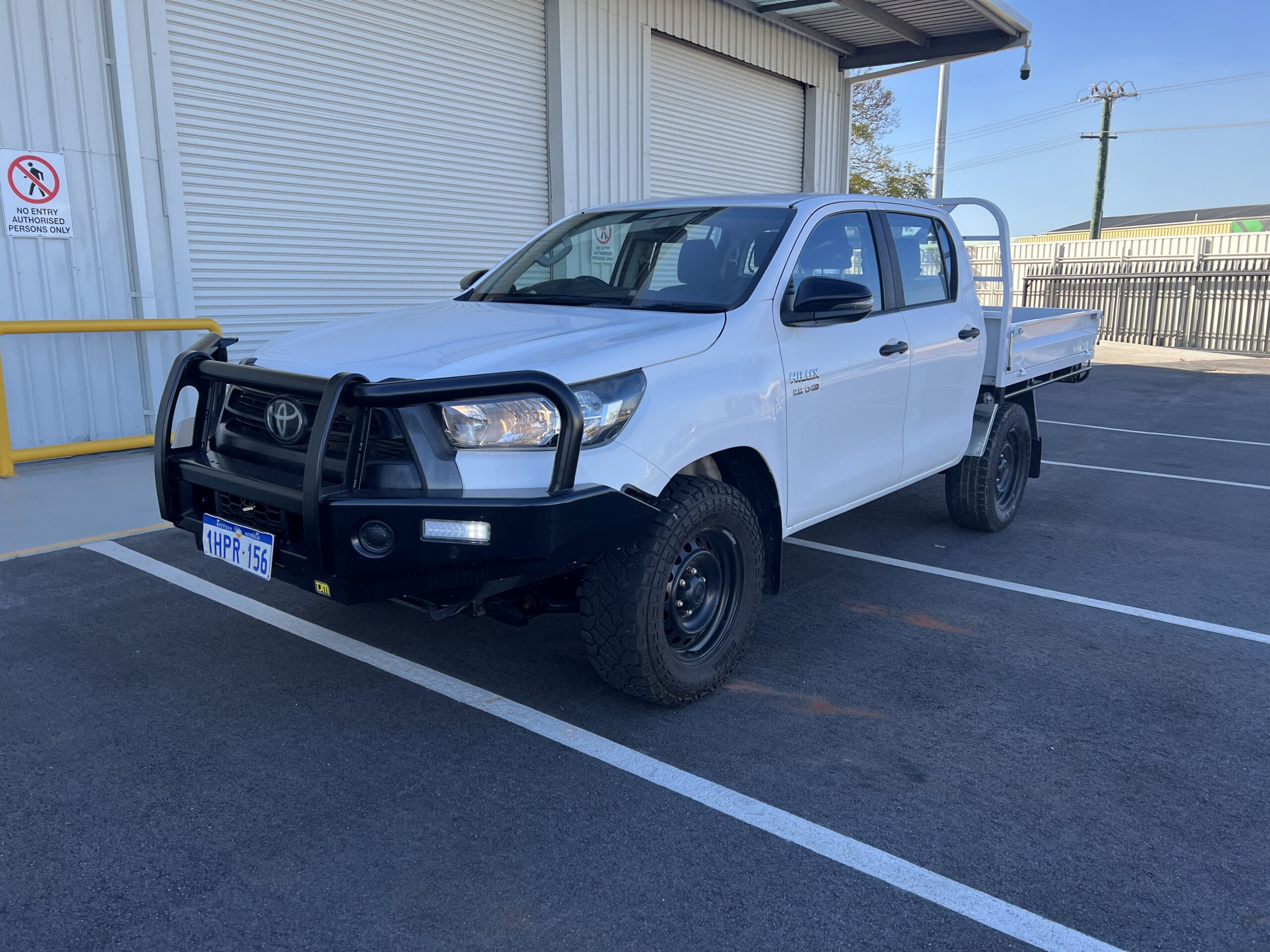 2022 Toyota Hilux Dual Cab Tray – 1HPR156 image 2
