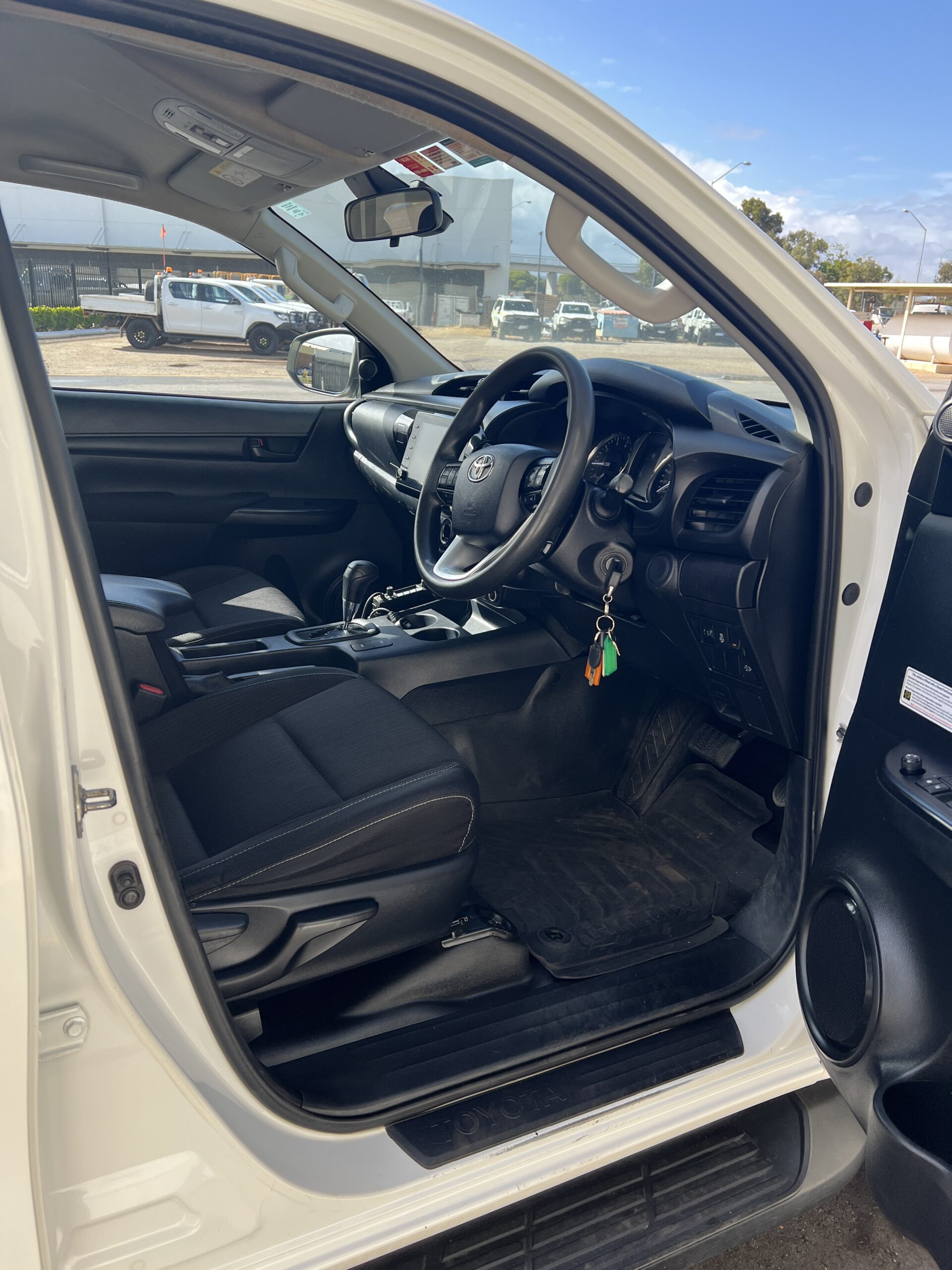 2022 Toyota Hilux Dual Cab Tray – 1HPQ850 image 10