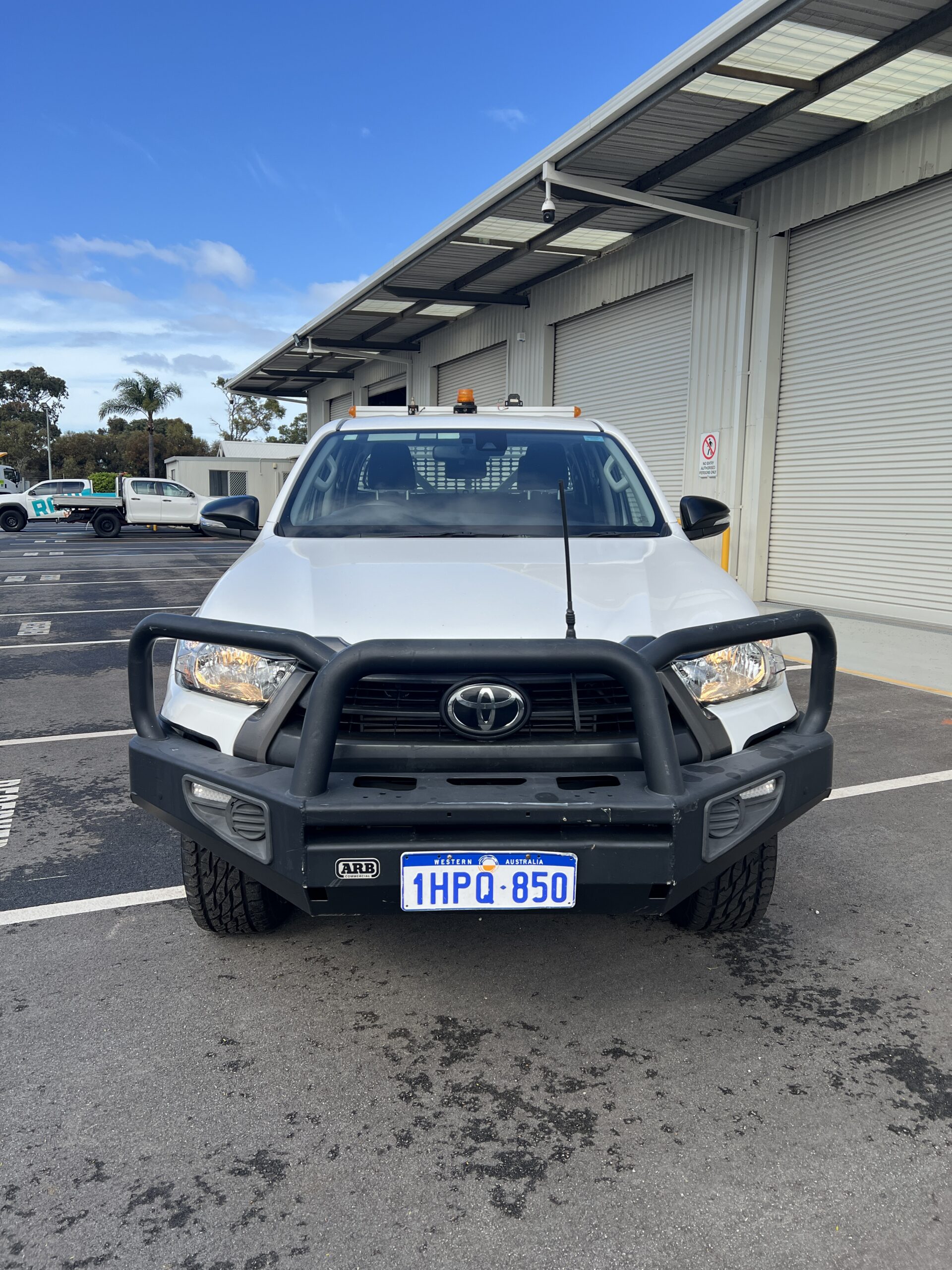 2022 Toyota Hilux Dual Cab Tray – 1HPQ850 image 3