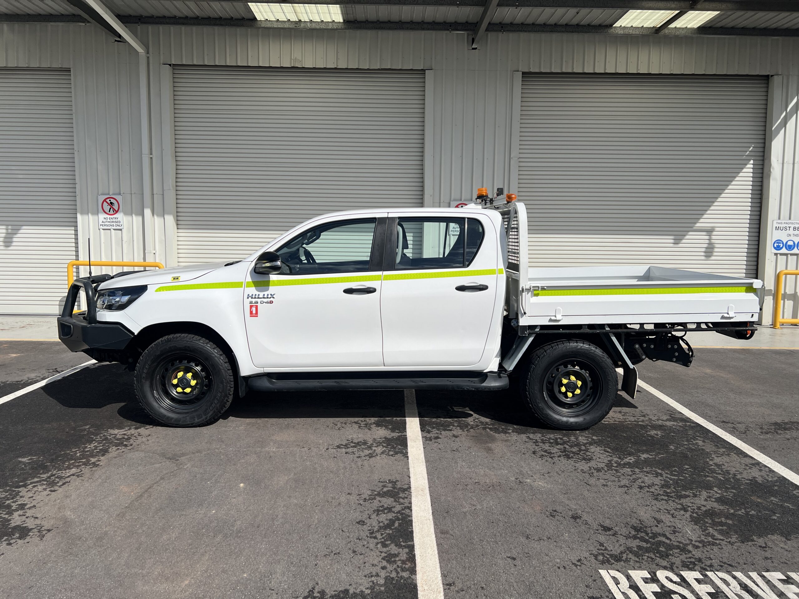2022 Toyota Hilux Dual Cab Tray – 1HPQ850 image 5